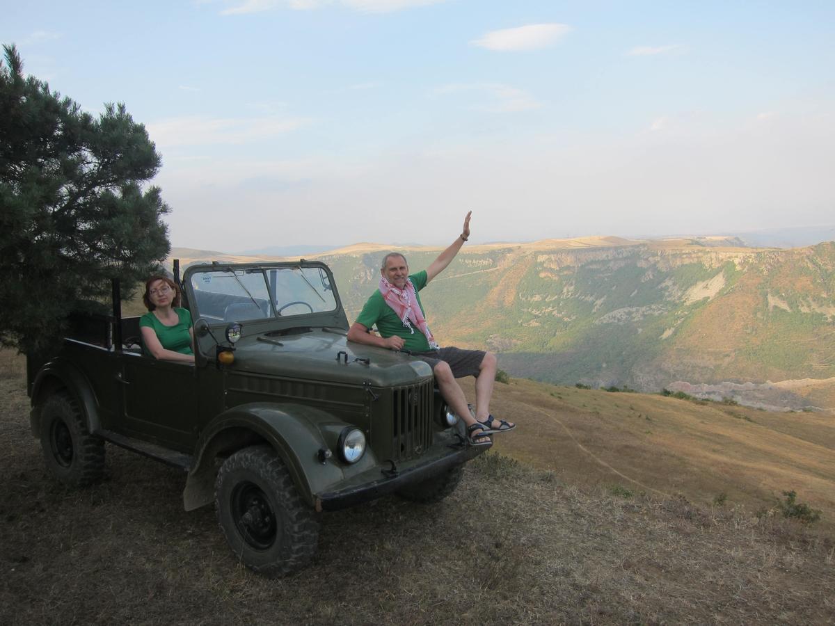 Saro B&B And Safari Tours Tat'ev Exteriör bild