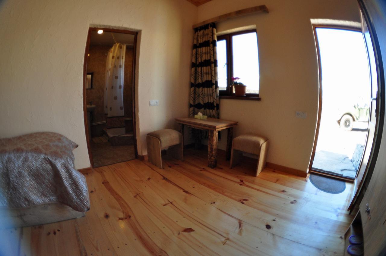 Saro B&B And Safari Tours Tat'ev Exteriör bild