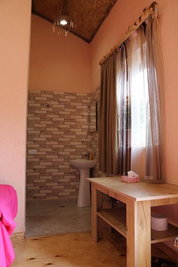 Saro B&B And Safari Tours Tat'ev Exteriör bild
