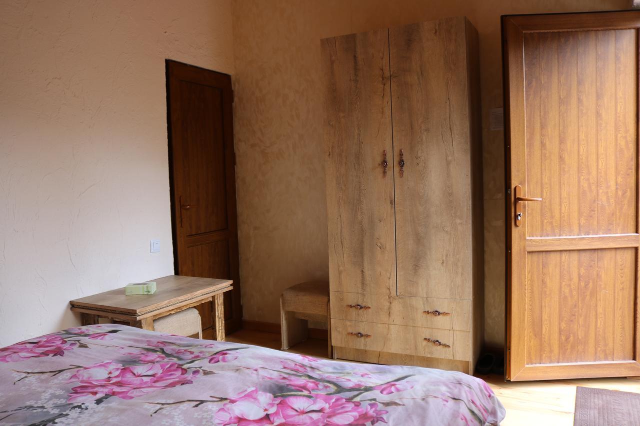 Saro B&B And Safari Tours Tat'ev Exteriör bild