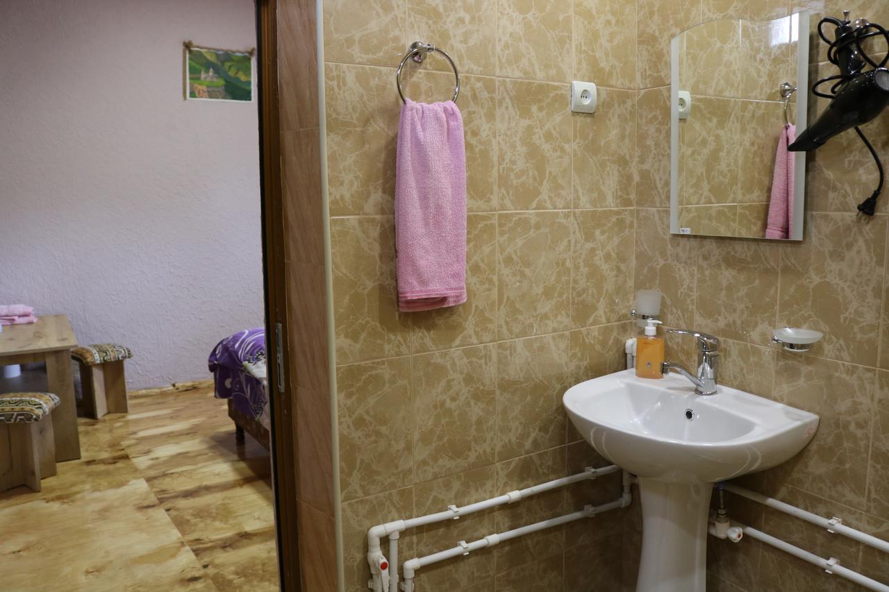 Saro B&B And Safari Tours Tat'ev Exteriör bild