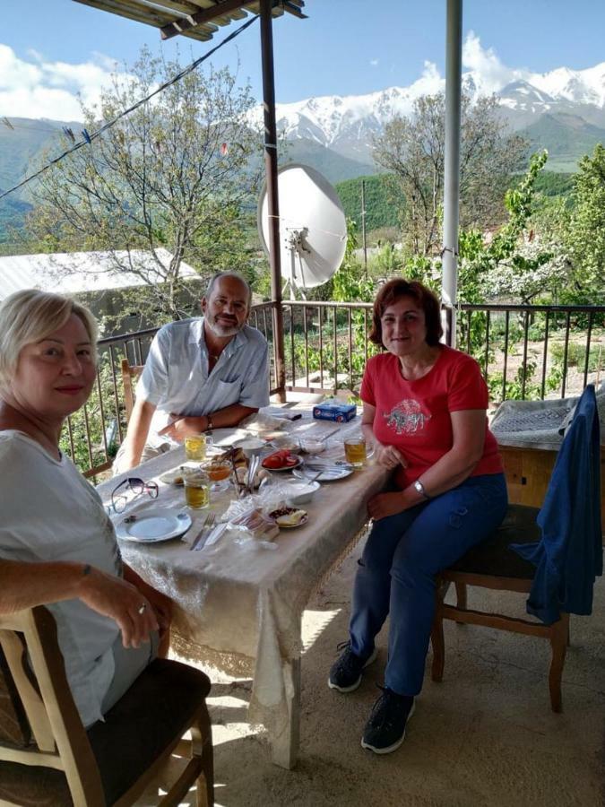 Saro B&B And Safari Tours Tat'ev Exteriör bild